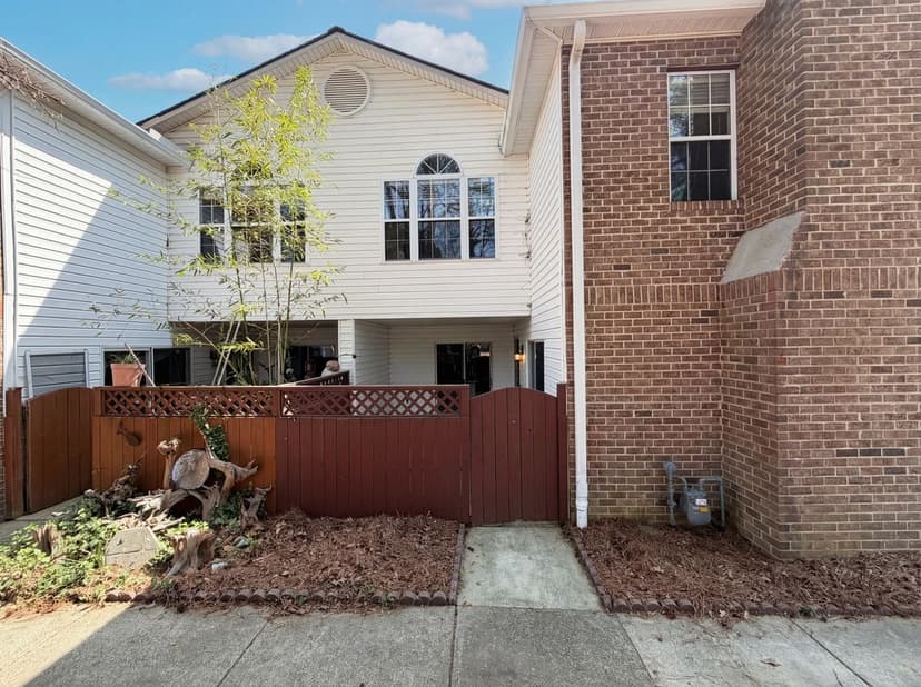 320 Summerwalk Cir