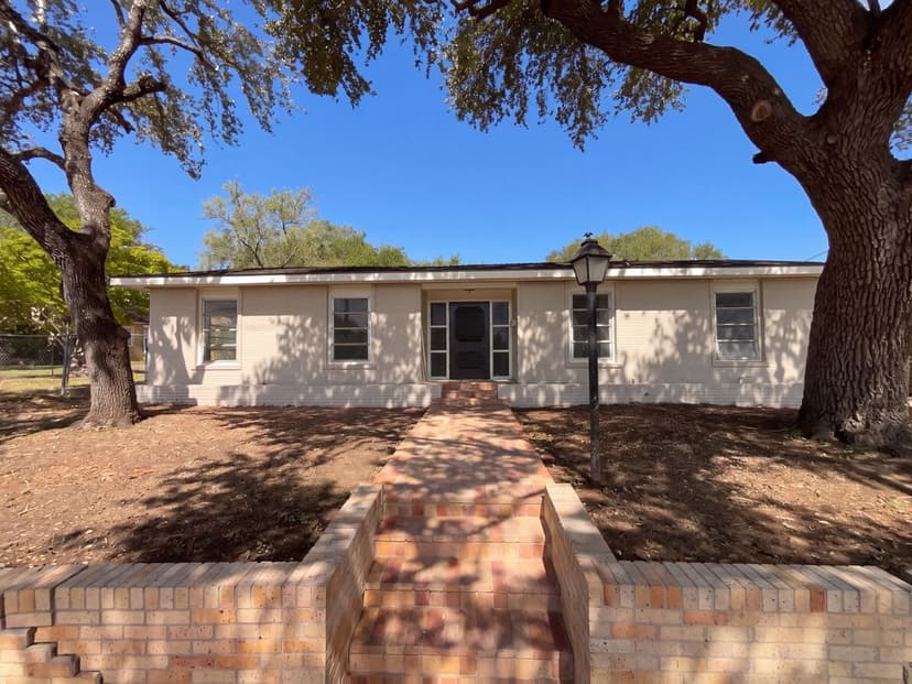 1205 G St