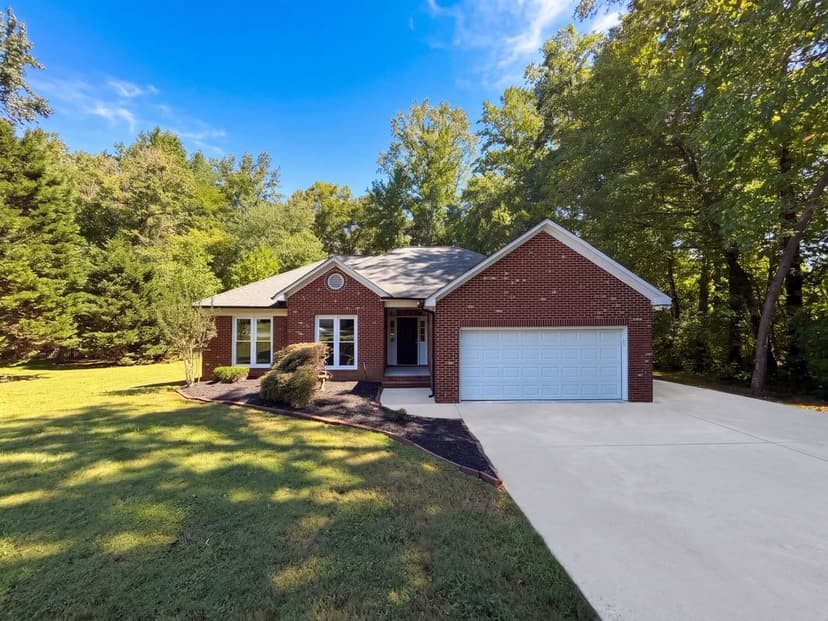 1104 Thoroughbred Pl Nw
