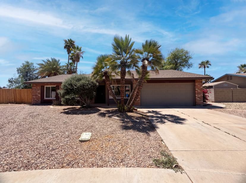 1307 W Alamo Dr