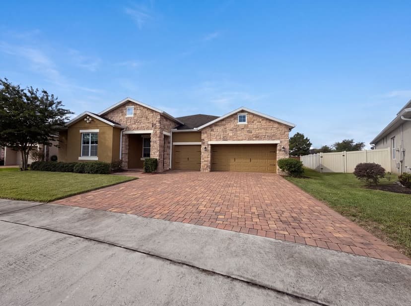 918 Blackthorn Dr