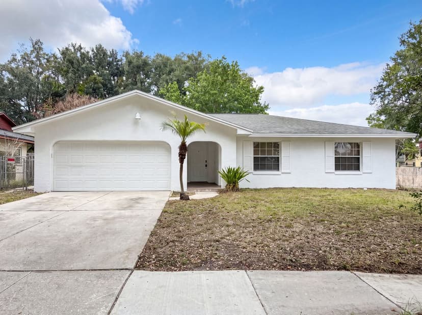 2401 Myakka Dr