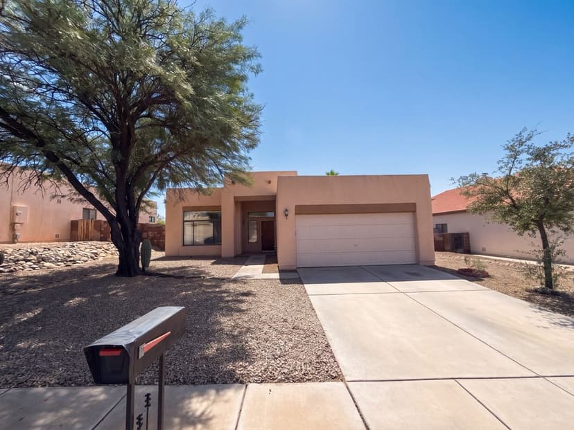 7086 N Avenida Adella