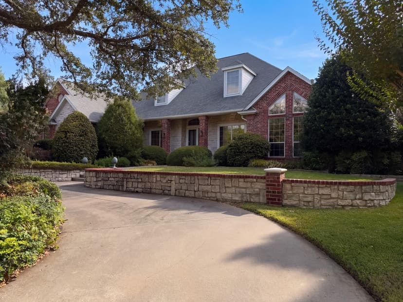 619 Edgewood Ln
