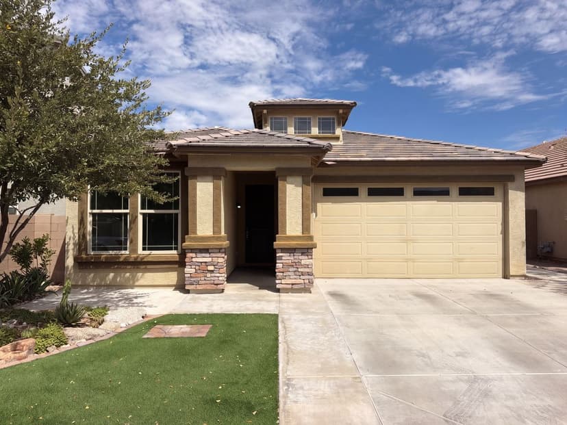 2518 E Fawn Dr