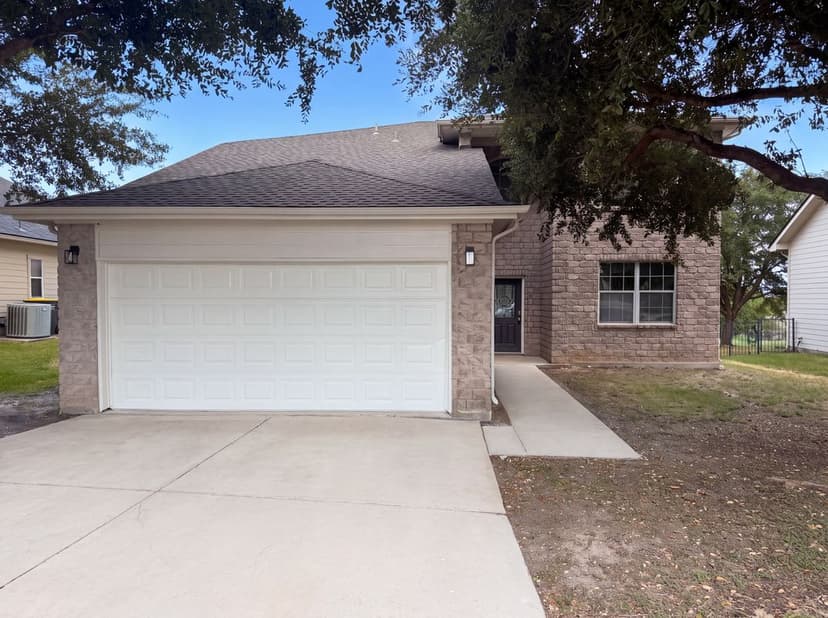 3765 Columbia Dr