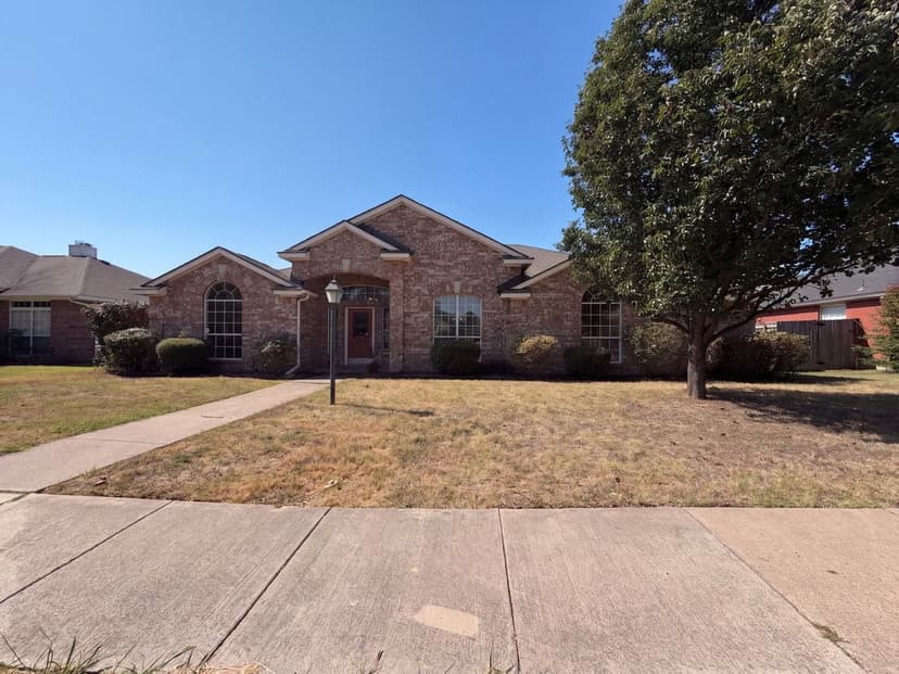 2915 Olympia Dr
