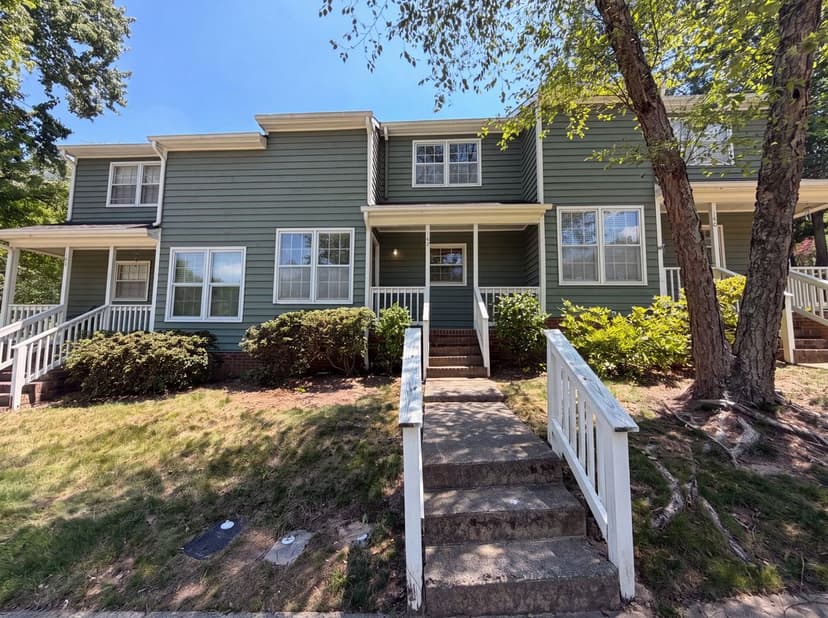 102 Old Maple Ln
