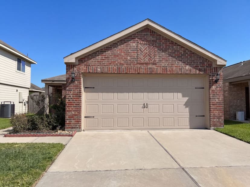 6115 El Oro Dr