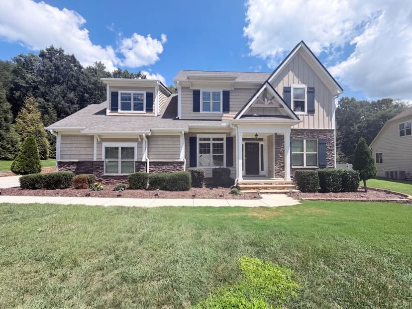 131 Lakeshore Hills Dr