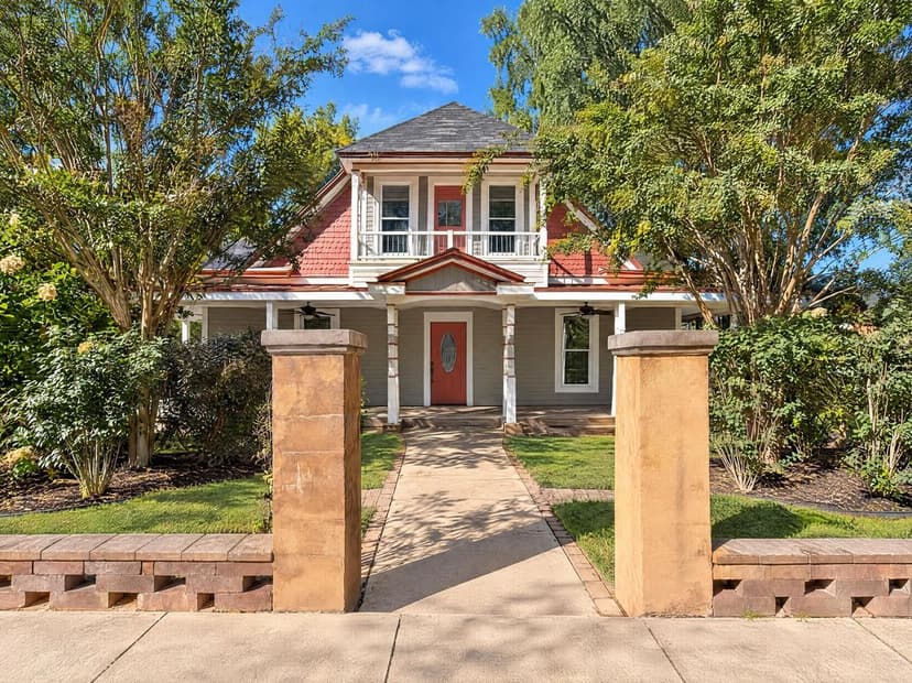 732 W Front St