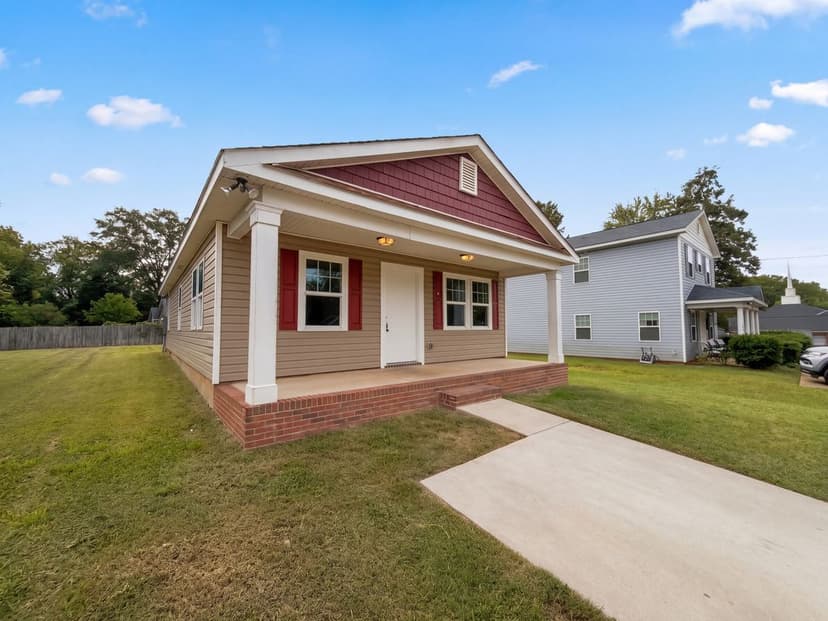109 Lakewood Ave