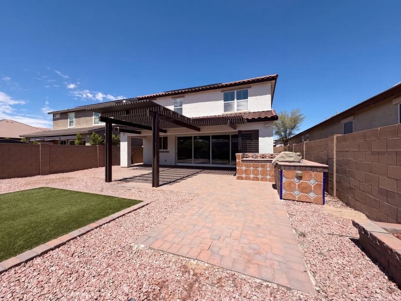 841 E Gary Ln