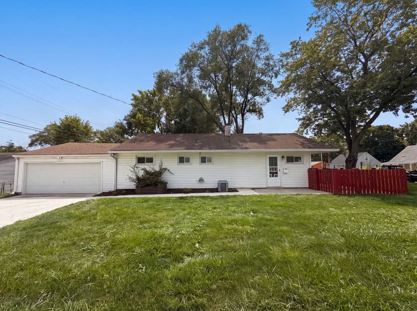 2221 Myrtle Ave