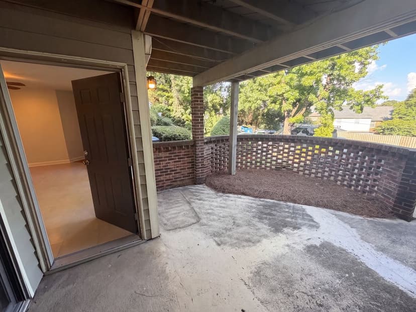 1612 Sharon Rd W