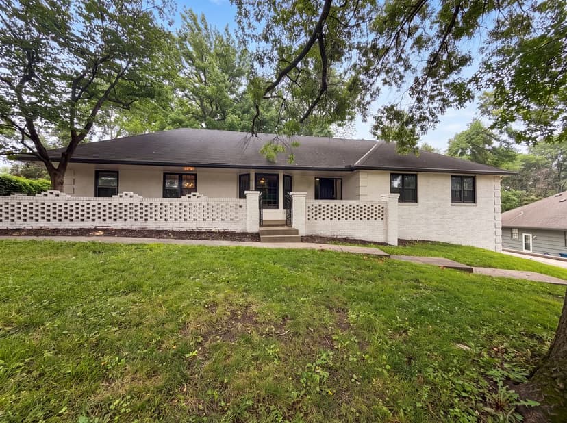 4321 Nw Briarcliff Ln