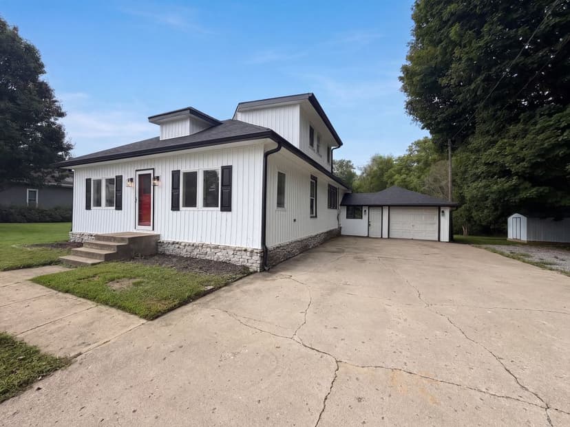 541 E Main St