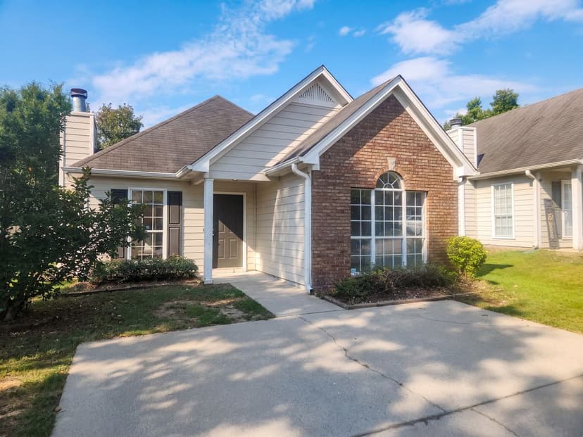 137 Mayfair Ln