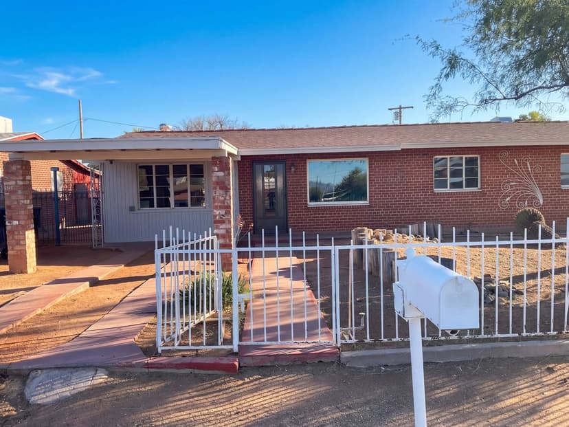 3308 E Silverlake Rd