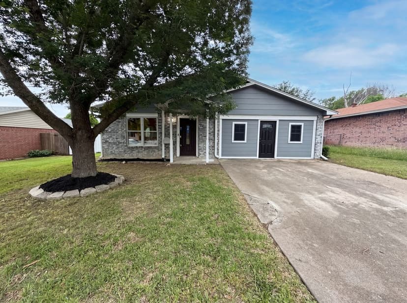 203 W Hogan Dr