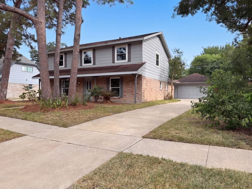16121 Lakeview Dr