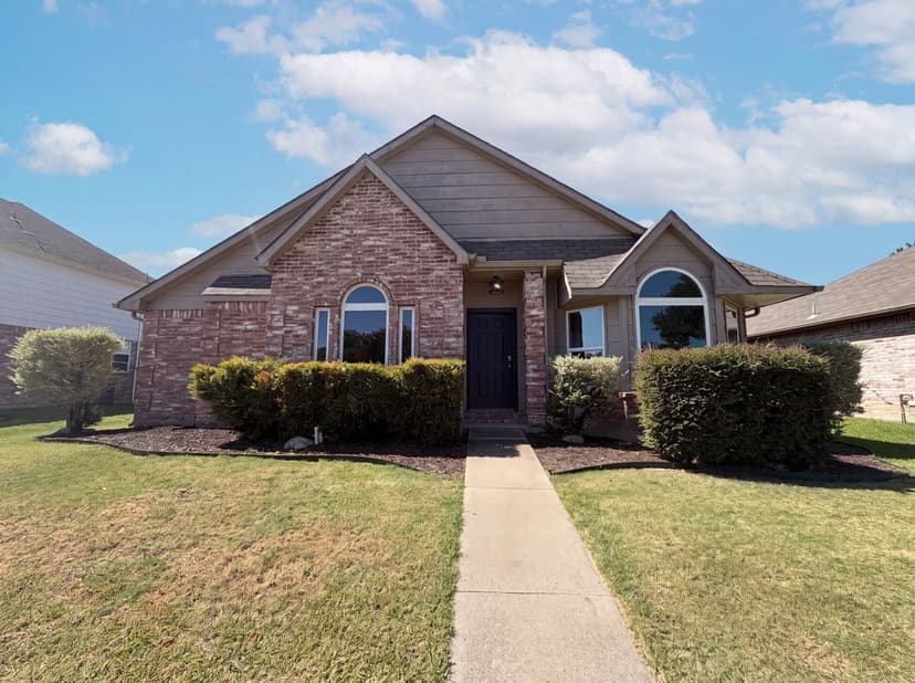 713 Lake Bluff Dr