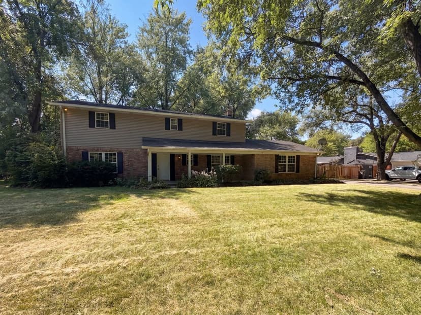 7836 Wawasee Dr