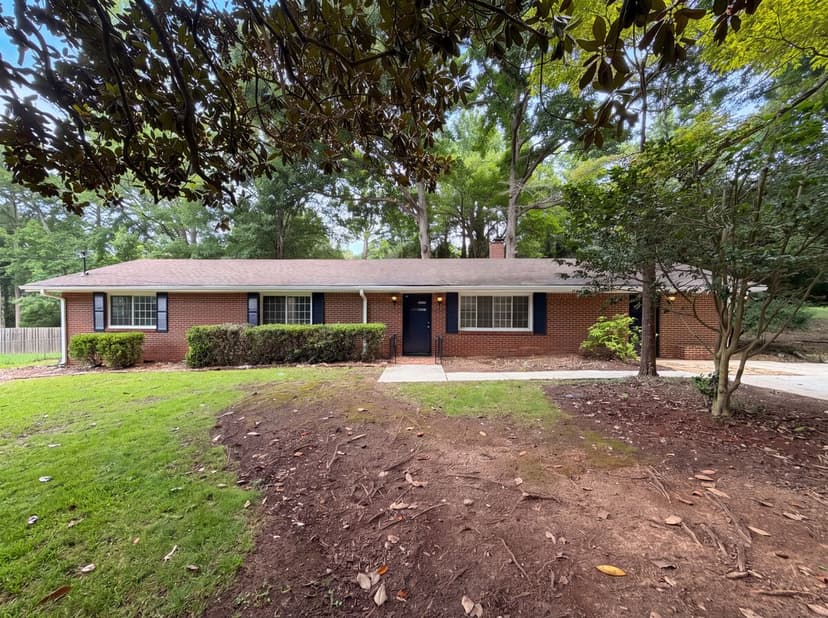 210 Pinewood Ln