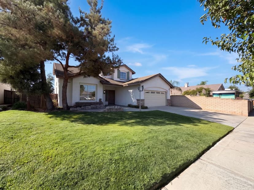 33825 Glenoaks Dr