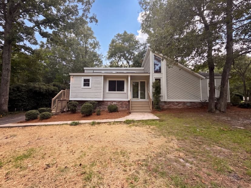 108 W Lake Dr