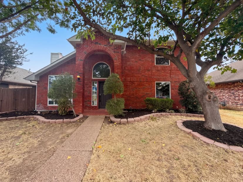 2228 Silverthorn Ln