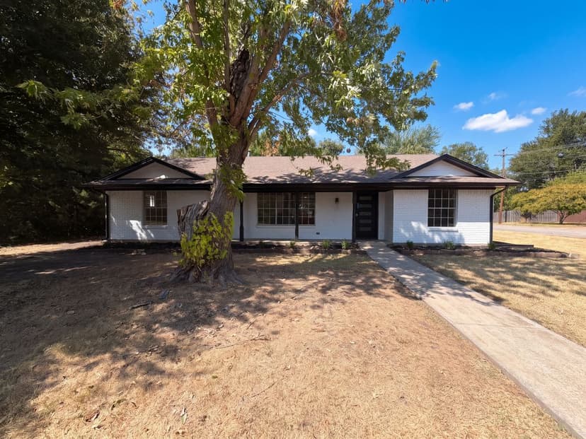 1329 Wellington Dr
