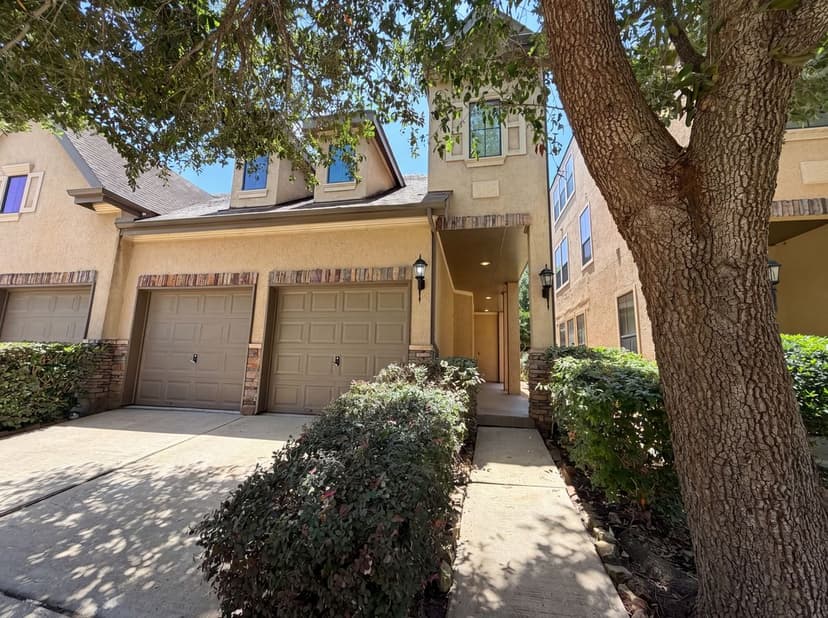 2942 Royal Oaks Crst