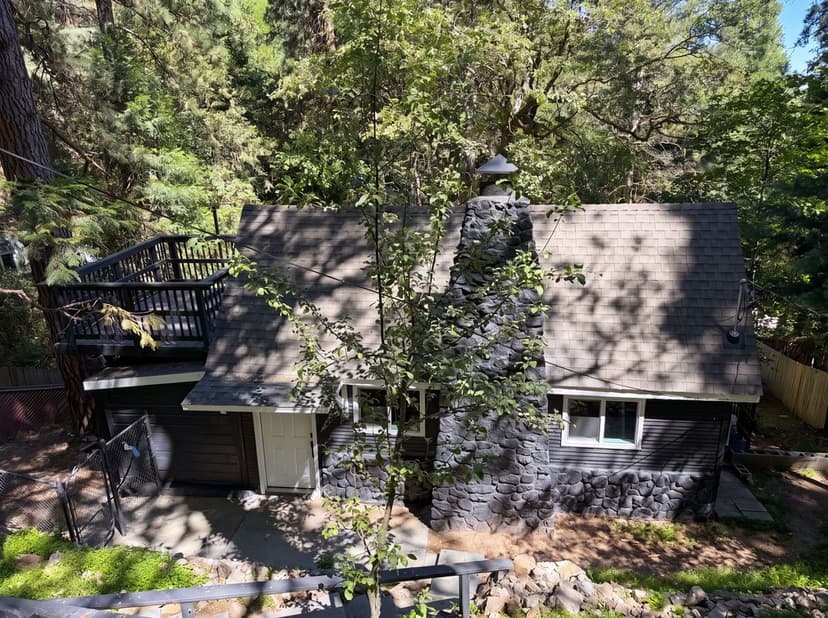 982 Oak Dr