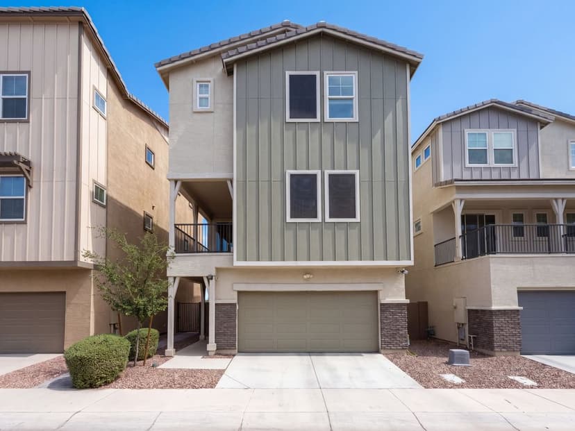 781 W Flintlock Way