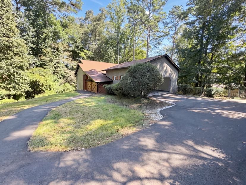 2674 Skylane Dr