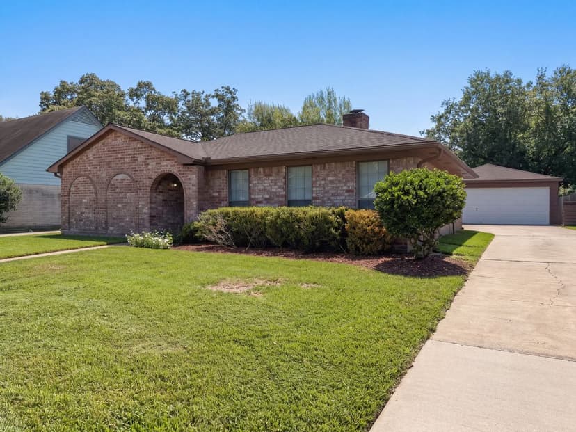 11819 Amblewood Dr