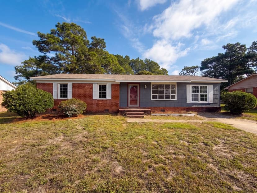 2806 E Cramer Dr