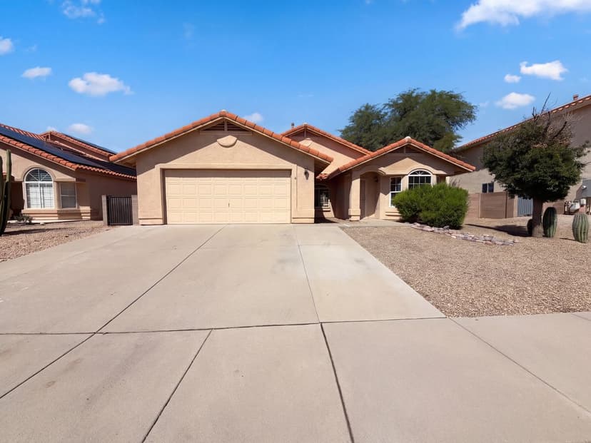 3113 W Corte Olivia