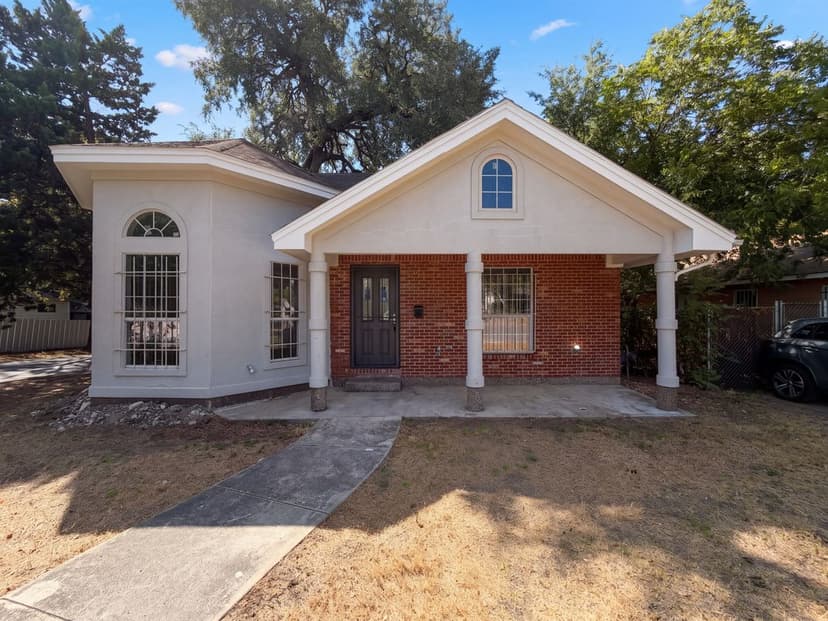 1322 E Waco Ave
