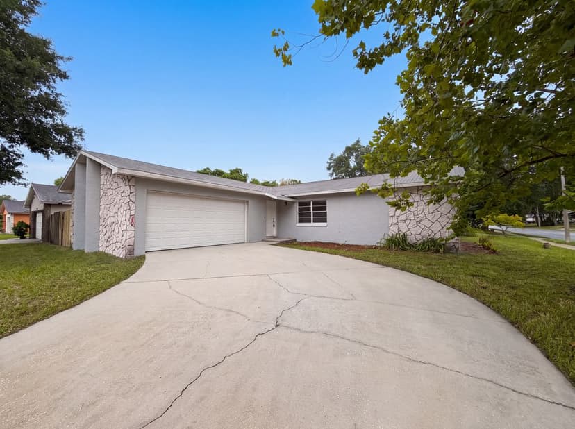 8310 Rolling Log Dr