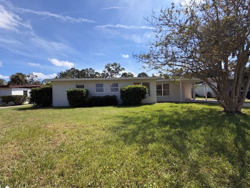 1737 Hawaii Dr E