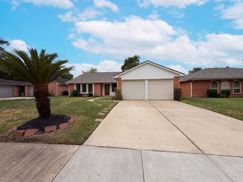 2307 Strait Ln