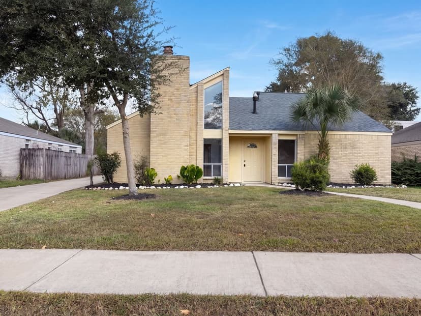 15803 Dunmoor Dr